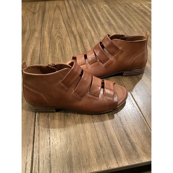 Miz Mooz Dewdrop Leather Sandals - Picture 3 of 10